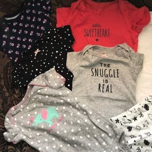 6 Onesies NB + free 3months onesie